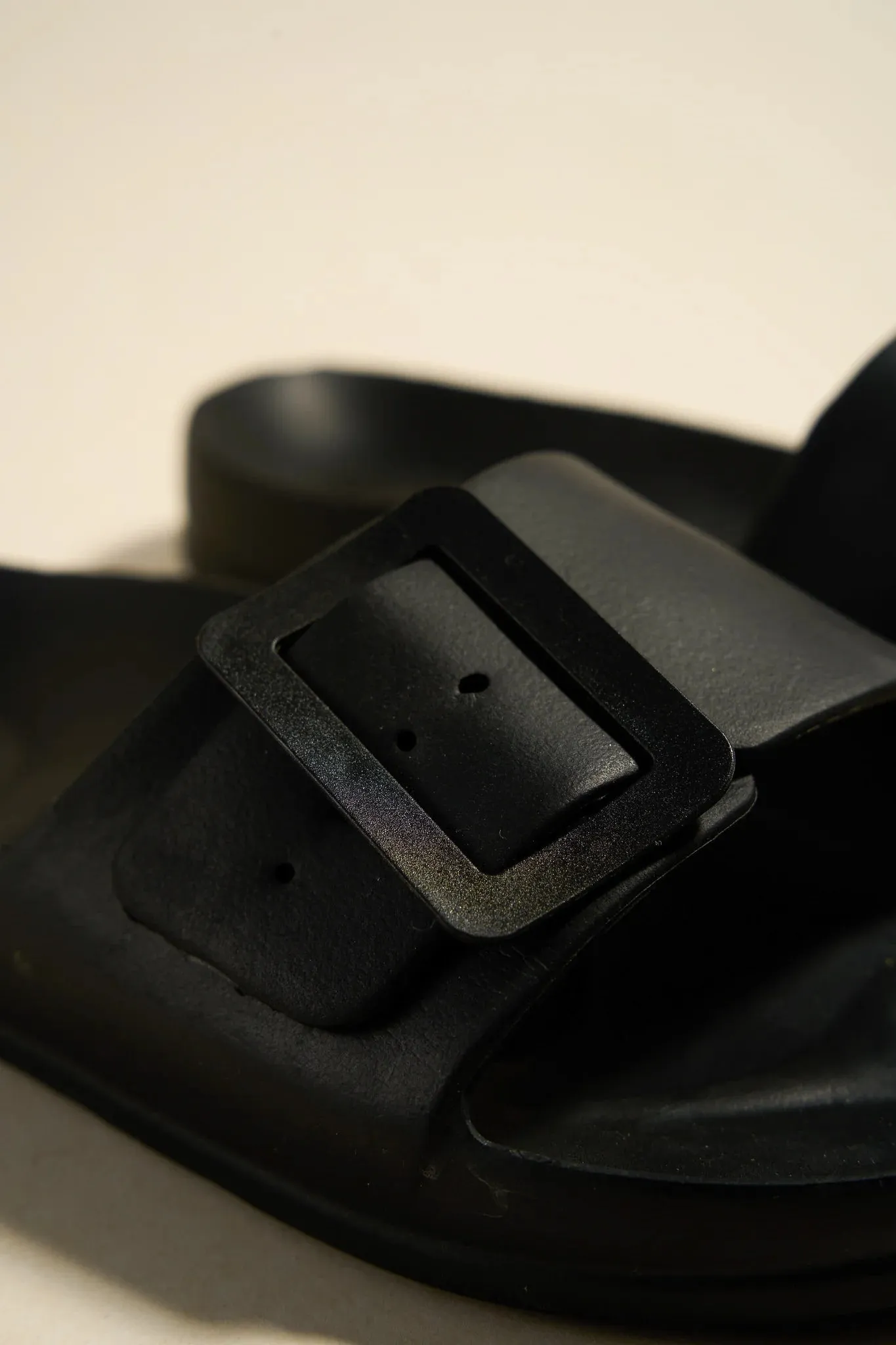 Cool Black Single Buckle Slides