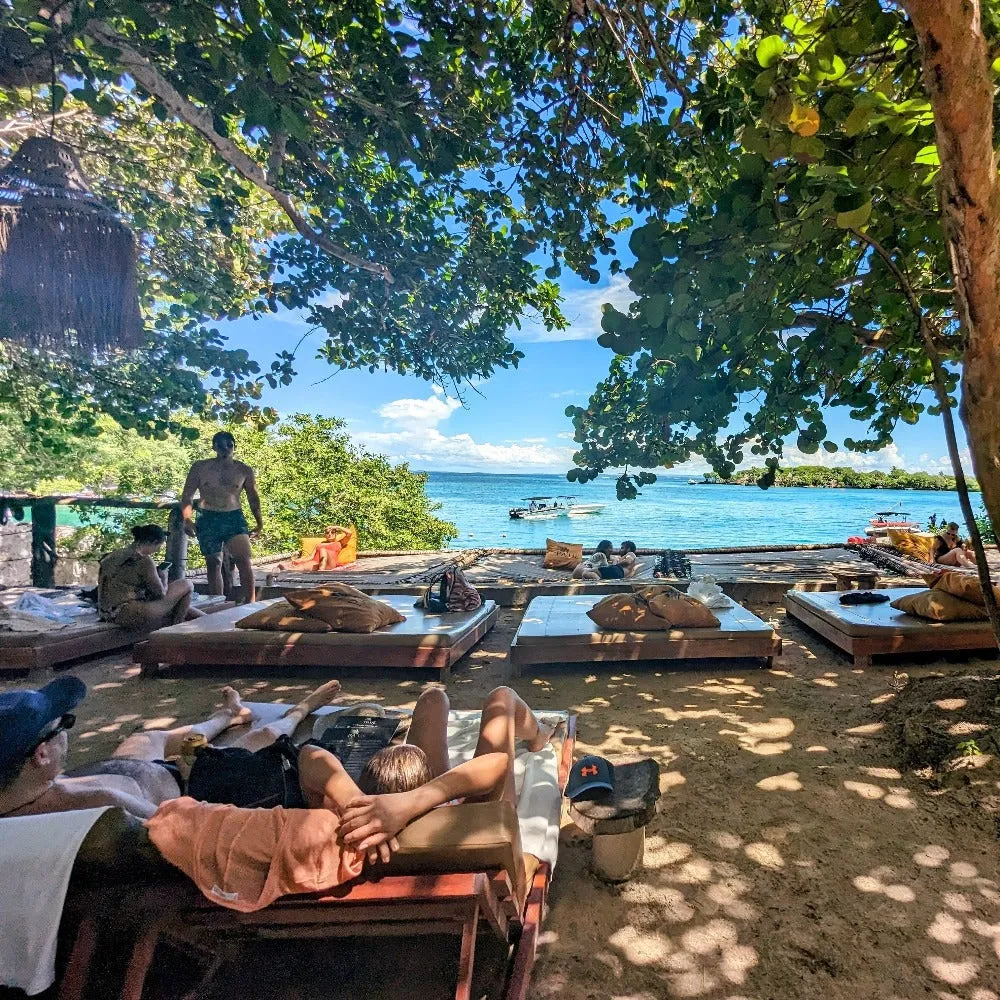 Paue Beach Lounge – Relax in the Rosario Islands’ Hidden Paradise
