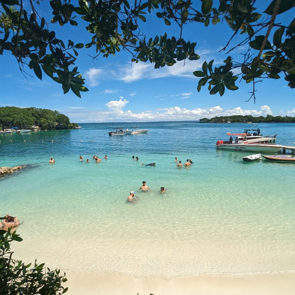 Paue Beach Lounge – Relax in the Rosario Islands’ Hidden Paradise